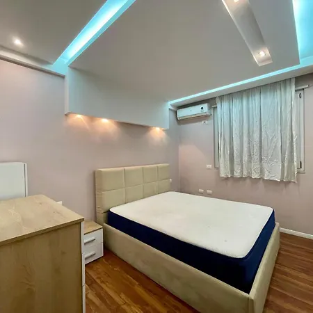 E's Apartman *